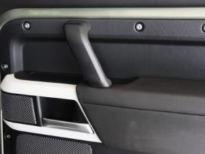Land Rover Defender 110 D250 SE - Image 32