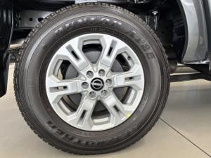 Nissan Navara 2.5DDTi double cab SE Plus auto - Image 12