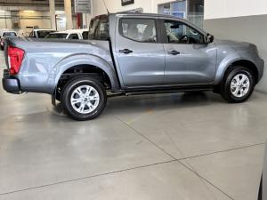 Nissan Navara 2.5DDTi double cab SE Plus auto - Image 2