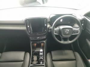 Volvo XC40 B4 Plus Dark - Image 4