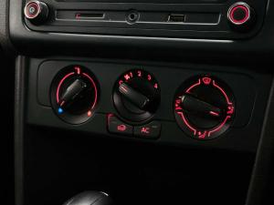 Volkswagen Polo Vivo hatch 1.6 Comfortline auto - Image 10