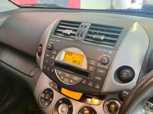Toyota RAV4 2.0 VX - Image 18