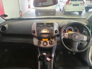Toyota RAV4 2.0 VX - Image 19