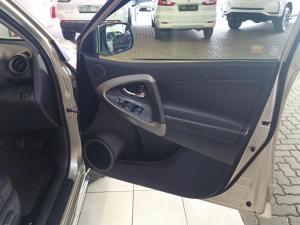 Toyota RAV4 2.0 VX - Image 6