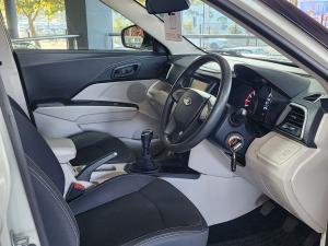 Mahindra XUV300 1.2T W6 - Image 10