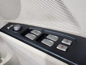 Mahindra XUV300 1.2T W6 - Image 15