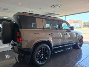 Land Rover Defender 110 D240 X-Dynamic SE - Image 4