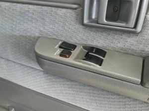 Toyota Land Cruiser 79 4.5D-4D V8 single cab LX 70th Anniversary - Image 11