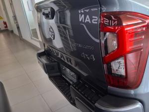 Nissan Navara 2.5DDTi double cab Stealth 4x4 - Image 15