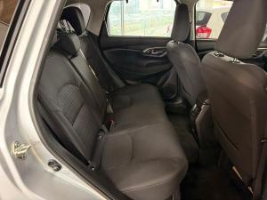 Toyota Urban Cruiser 1.5 XR manual - Image 11