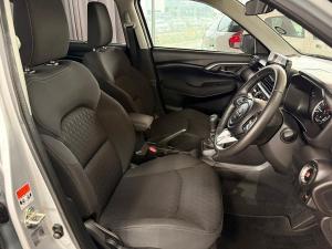 Toyota Urban Cruiser 1.5 XR manual - Image 12