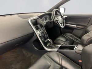 Volvo XC60 D5 Geartronic Elite AWD - Image 11