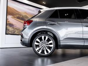 Volkswagen T-Roc 2.0TSI 140kW 4Motion R-Line - Image 13