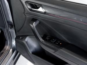 Volkswagen T-Roc 2.0TSI 140kW 4Motion R-Line - Image 23