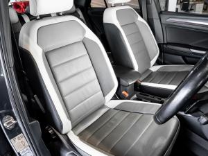 Volkswagen T-Roc 2.0TSI 140kW 4Motion R-Line - Image 26