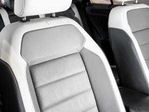 Volkswagen T-Roc 2.0TSI 140kW 4Motion R-Line - Image 27