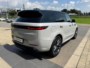 Land Rover Range Rover Sport D350 Dynamic HSE - Image 6