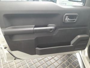 Suzuki Jimny 1.5 GLX AllGrip 5-door auto - Image 13