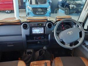 Toyota Land Cruiser 79 4.5D-4D V8 double cab LX - Image 4