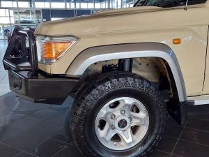 Toyota Land Cruiser 79 4.5D-4D V8 double cab LX - Image 6