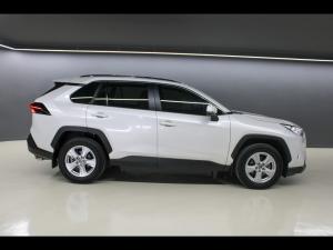 Toyota RAV4 2.0 GX auto - Image 3