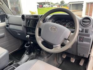 Toyota Land Cruiser 79 4.2D single cab - Image 6