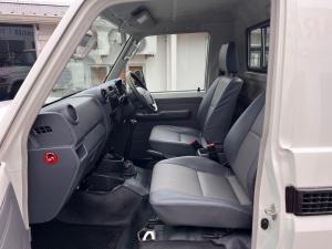 Toyota Land Cruiser 79 4.2D single cab - Image 7