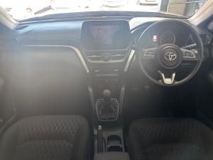 Toyota Urban Cruiser 1.5 XR manual - Image 6