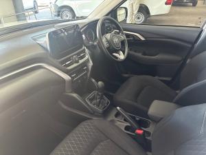 Toyota Urban Cruiser 1.5 XR manual - Image 7