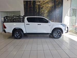 Toyota Hilux 2.8GD-6 double cab Raider auto - Image 3