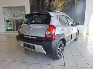 Toyota Etios Cross 1.5 Xs - Image 2