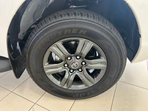 Toyota Hilux 2.4GD-6 single cab Raider manual - Image 16