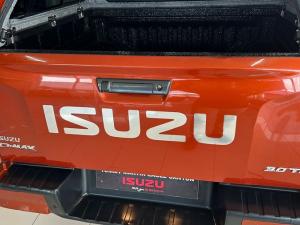 Isuzu D-Max 3.0TD double cab V-Cross 4x4 - Image 12