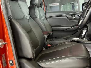 Isuzu D-Max 3.0TD double cab V-Cross 4x4 - Image 27