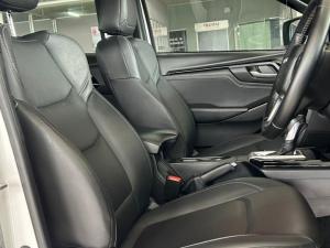 Isuzu D-Max 3.0TD double cab V-Cross - Image 21