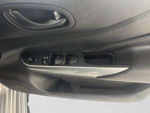 Nissan Navara 2.5DDTi double cab LE Plus - Image 16