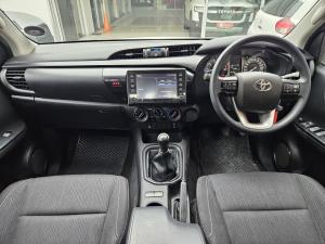 Toyota Hilux 2.4GD-6 double cab Raider manual - Image 6
