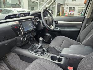 Toyota Hilux 2.4GD-6 double cab Raider manual - Image 7