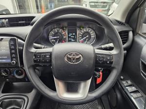 Toyota Hilux 2.4GD-6 double cab Raider manual - Image 8