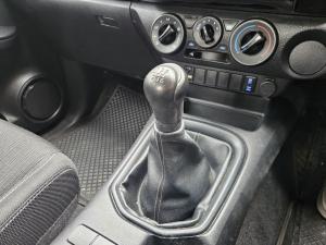 Toyota Hilux 2.4GD-6 double cab Raider manual - Image 9