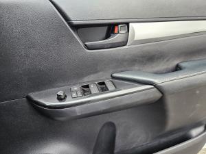 Toyota Hilux 2.4GD-6 double cab Raider manual - Image 15