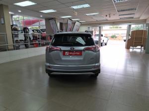 Toyota RAV4 2.0 GX auto - Image 5