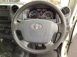 Toyota Land Cruiser 79 4.2D single cab - Image 8