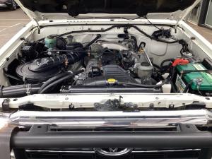 Toyota Land Cruiser 79 4.2D single cab - Image 15