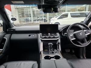 Toyota Landcruiser 300 V6 3.3D ZX - Image 6