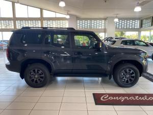 Toyota Prado VX-R 2.8GD automatic - Image 3