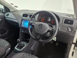 Volkswagen Polo Vivo hatch 1.6 Style - Image 13