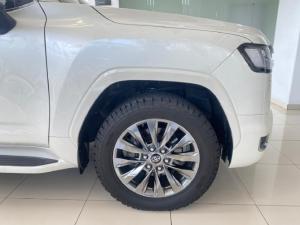 Toyota Land Cruiser 300 3.5T ZX - Image 6