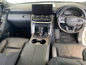 Toyota Land Cruiser 300 3.5T ZX - Image 7