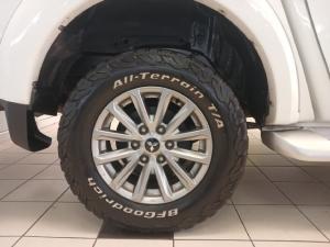Mitsubishi Triton 2.4DI-D double cab 4x4 - Image 12